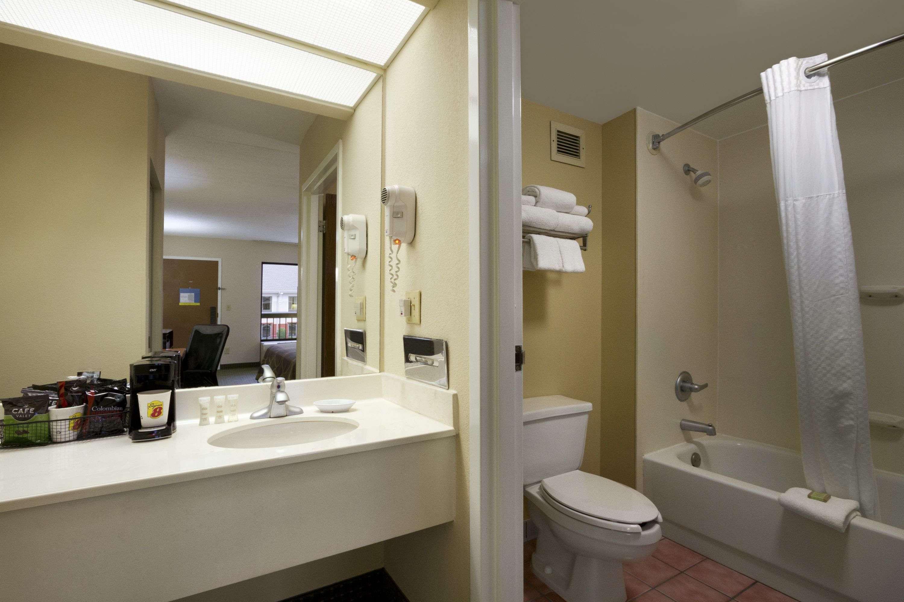 Super 8 By Wyndham Calhoun Motel Buitenkant foto