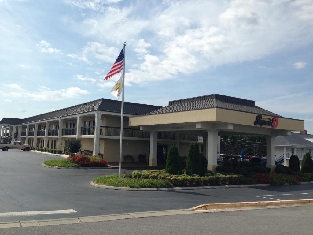 Super 8 By Wyndham Calhoun Motel Buitenkant foto